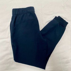 Lululemon On The Fly Jogger - Size 6